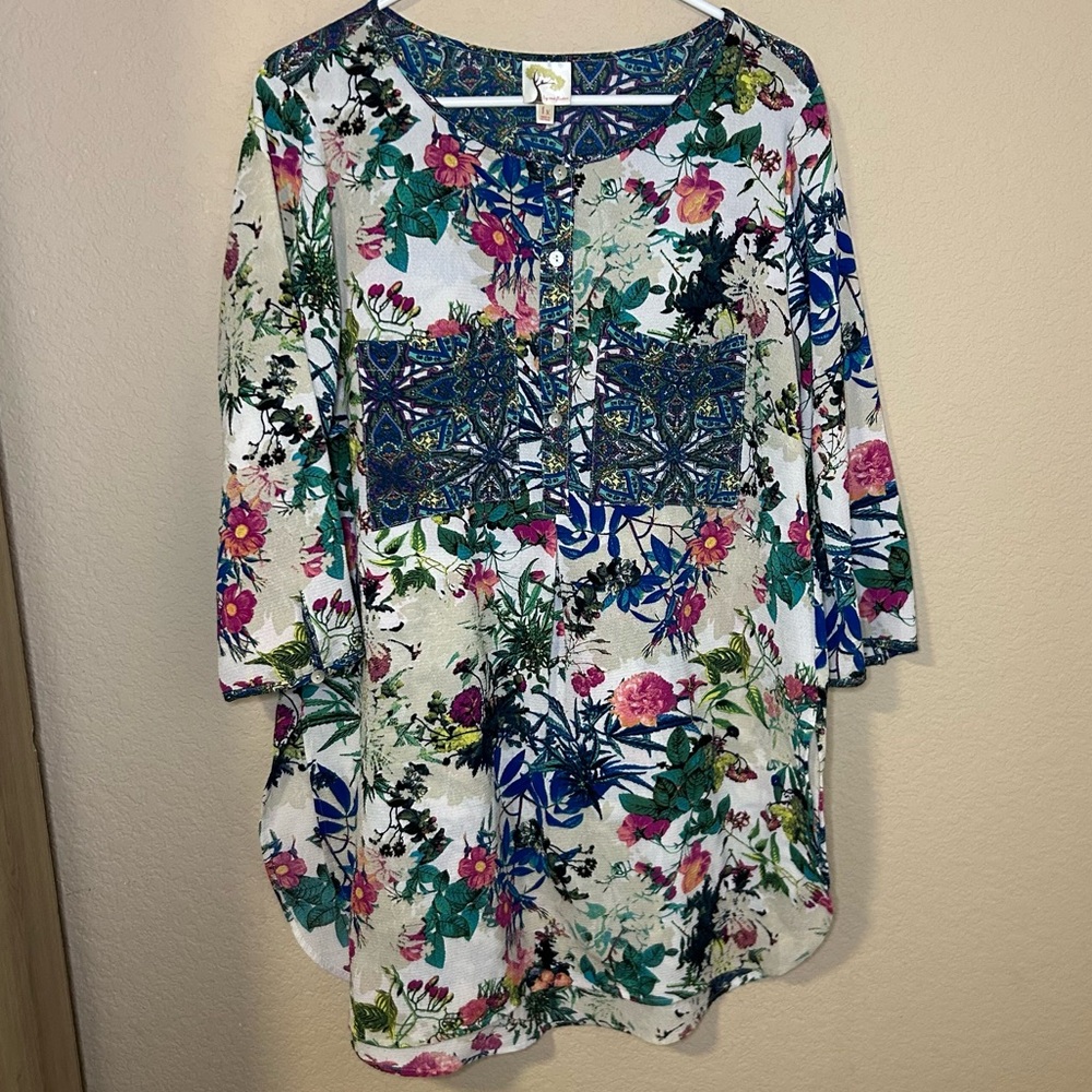 Fig & Flower Boho Floral Blouse with Pockets – size 1X